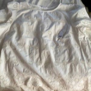 GAP EYELET TOP